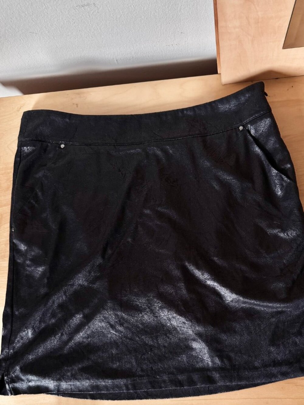 Greg Norman Collection Faux Leather Black Miniskirt/Golf Skirt (Women's Size 12)